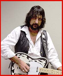 August Manley as Waylon Jennings